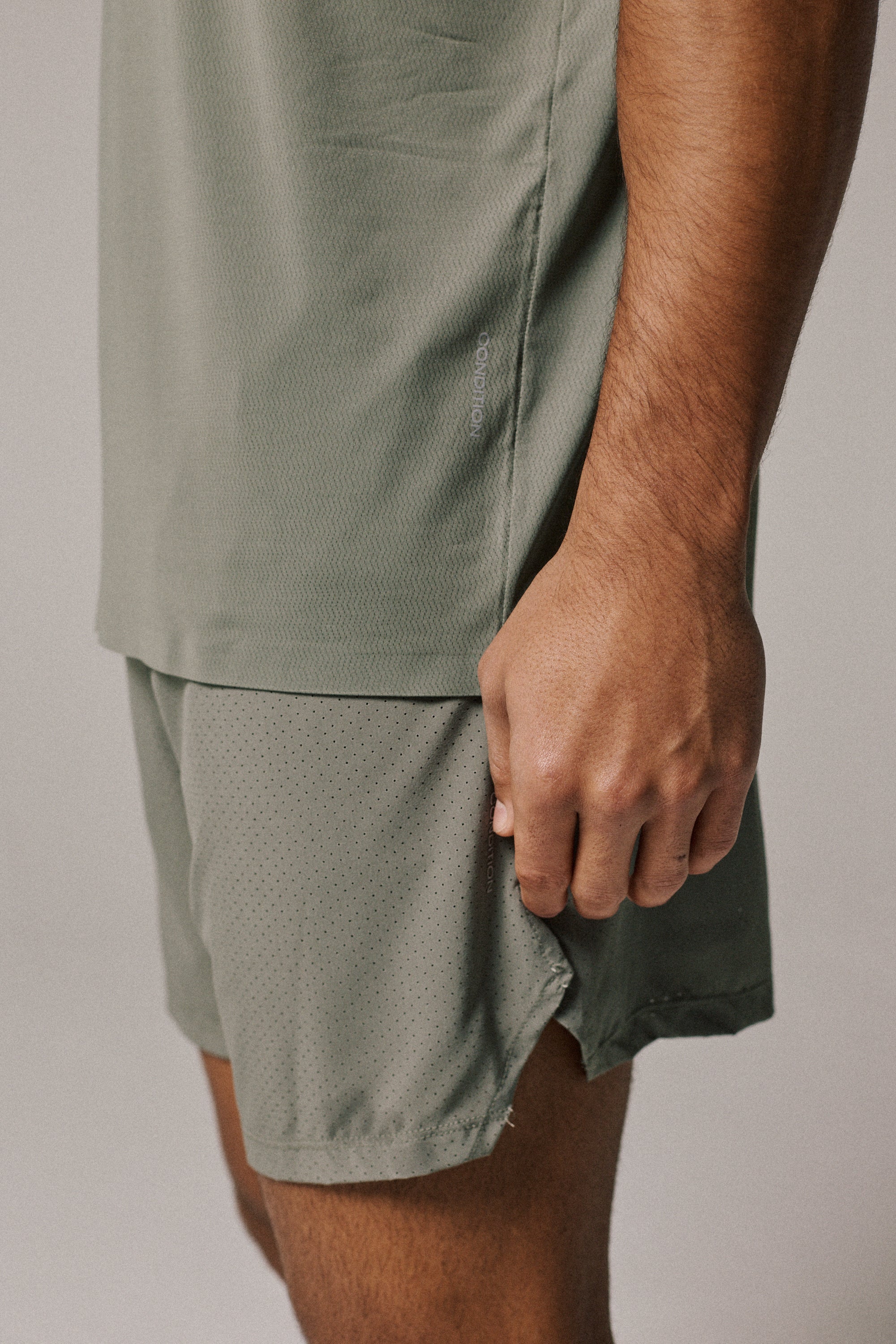 AERO SHORT + T-SHIRT - Image 4
